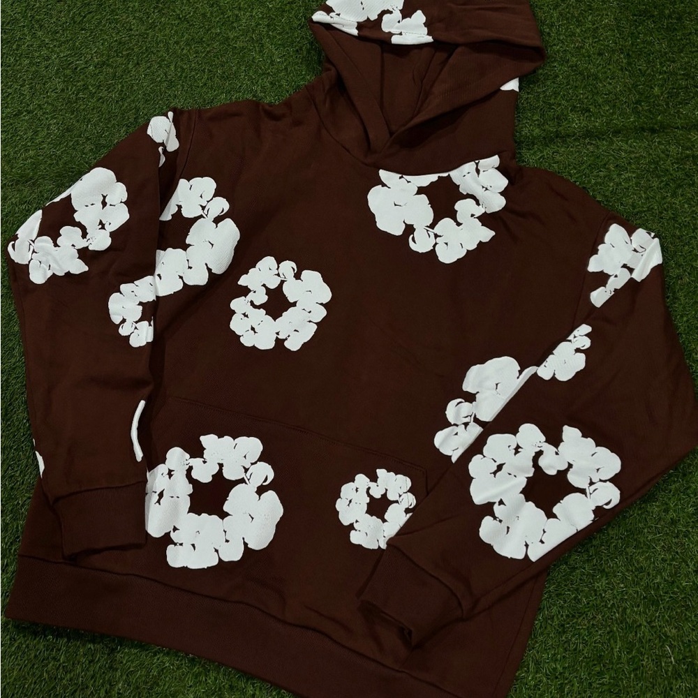Men's Brown V-Neck Sweater with White Floral Accents Size S